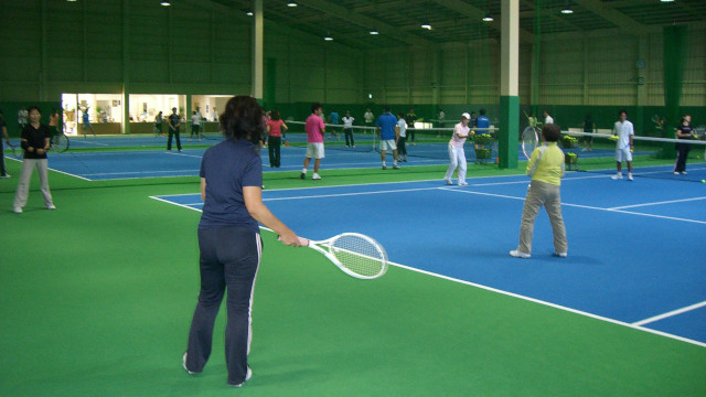 テニス好きの社交場 会員制テニスクラブも！